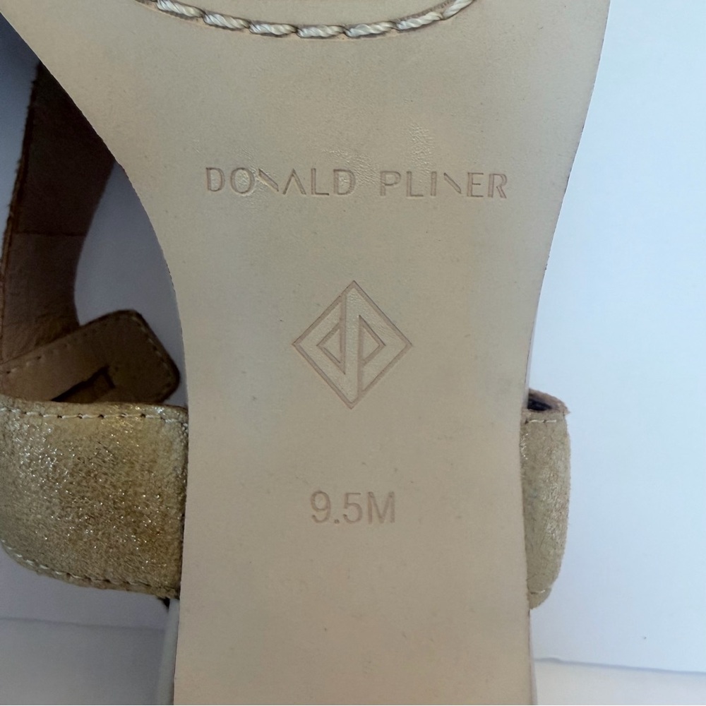 Donald Pliner Kaia gold platino kitten heeled sandals, size 9.5 - Picture 9 of 9